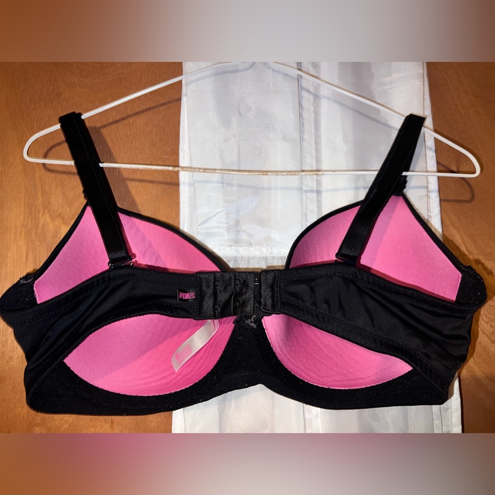 Bra from pink, black and pink with adjustable straps